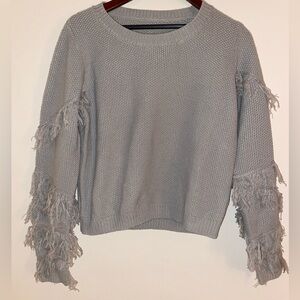 Beautiful light gray fringe-sleeved top - EUC